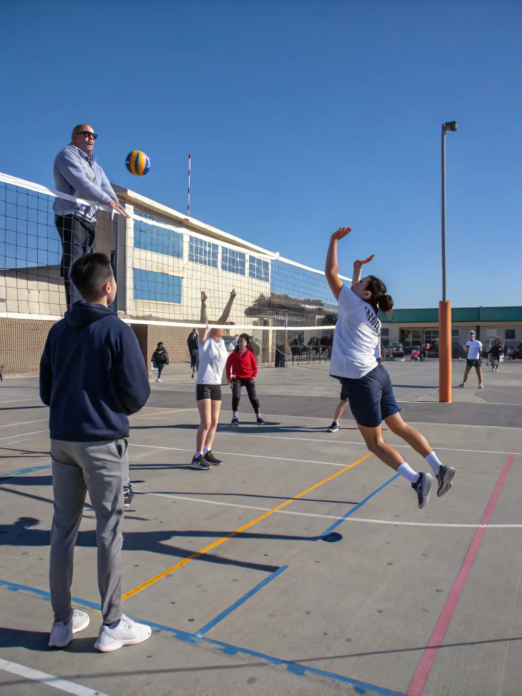 Dynamic image of a volleyball game in progress at AMICALE LAIQUE DE PLOUMILLIAU, highlighting the energy and excitement of the sport.